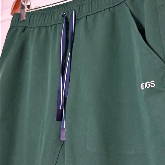 FIGS Technical Collection Dark Green Scrubs Set Tansen Jogger Style Size Medium - Picture 12 of 13